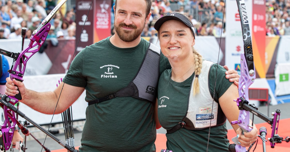 Florian Unruh and a team-mate with their recurve bows at Die Finals 2025 in Dresden