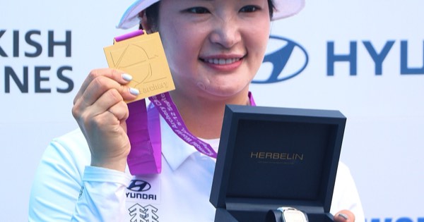 Kang Chae-young of South Korea holding up her gold medal at the 2025 World Archery Championships in Gwangju