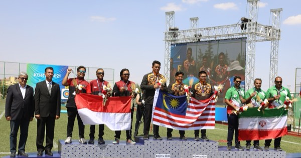 Compound men's team medal ceremony at the 2021 Islamic Solidarity Games in Konya with Indonesia, Malaysia and Iran
